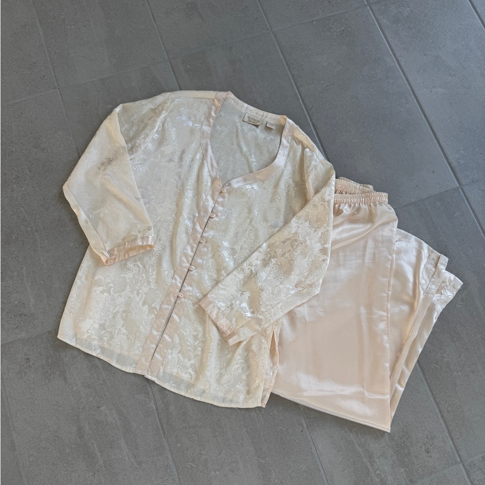 🫧BOGO -Vintage matching Victoria’s Secret gold label pajama set - med oversized
